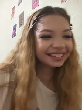 Snapshot of _Siennaaa_ chatting on 10.11.25  Siennaaa  online show from 10.11.25