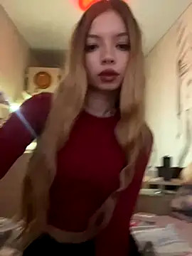 Snapshot of _Siennaaa_ chatting on 10.20.25  Siennaaa  online show from 10.20.25