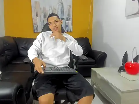 Snapshot of biig_jhons chatting on 10.21.25 biig jhons online show from 10.21.25