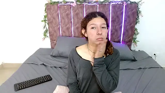 Snapshot of ElaRose723 chatting on 10.10.25 ElaRose723 online show from 10.10.25