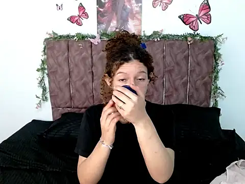 Snapshot of ElaRose723 chatting on 10.17.25 ElaRose723 online show from 10.17.25