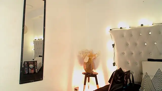 Snapshot of GloryShine chatting on 01.15.26 GloryShine online show from 01.15.26