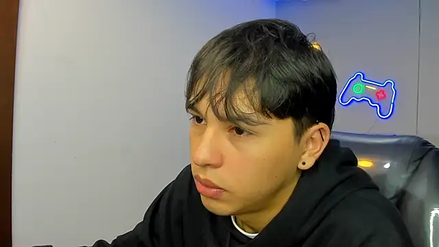 StiwenTwink online show from 10.27.25