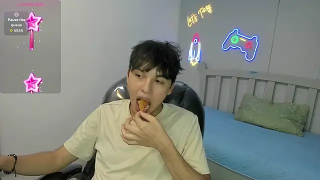 StiwenTwink online show from 12.18.25