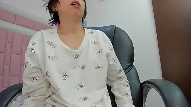 Snapshot of Klaret_Toy chatting on 10.14.25 Klaret Toy online show from 10.14.25