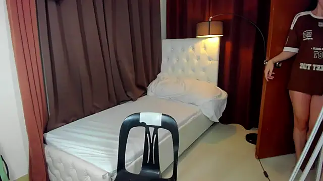 Snapshot of SophiaCoxxx chatting on 10.21.25 SophiaCoxxx online show from 10.21.25