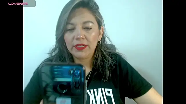 Snapshot of XxAntonellaxxx chatting on 10.15.25 XxAntonellaxxx online show from 10.15.25