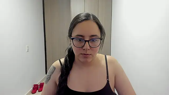Snapshot of Venus_cat_ chatting on 10.15.25 Venus cat  online show from 10.15.25