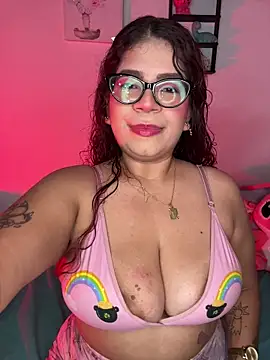 Snapshot of Solaangel_ chatting on 10.04.25 Solaangel  online show from 10.04.25