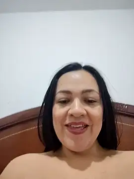 Snapshot of LindaSalo33 chatting on 10.05.25 LindaSalo33 online show from 10.05.25
