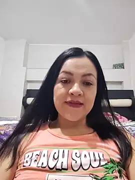 Snapshot of LindaSalo33 chatting on 10.14.25 LindaSalo33 online show from 10.14.25