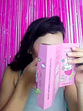 Snapshot of JuliethaFox chatting on 10.18.25 JuliethaFox online show from 10.18.25