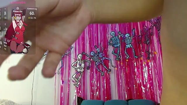 Snapshot of JuliethaFox chatting on 10.23.25 JuliethaFox online show from 10.23.25