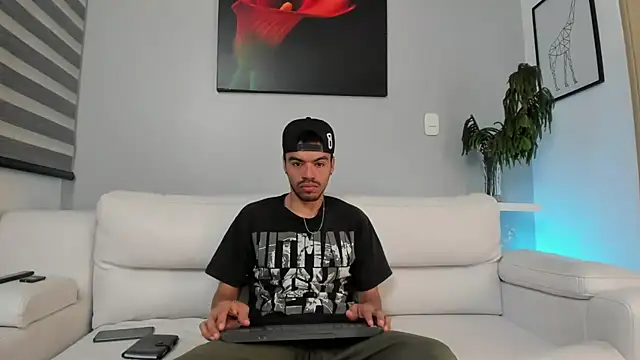 Snapshot of ZaynShadow chatting on 10.23.25 ZaynShadow online show from 10.23.25