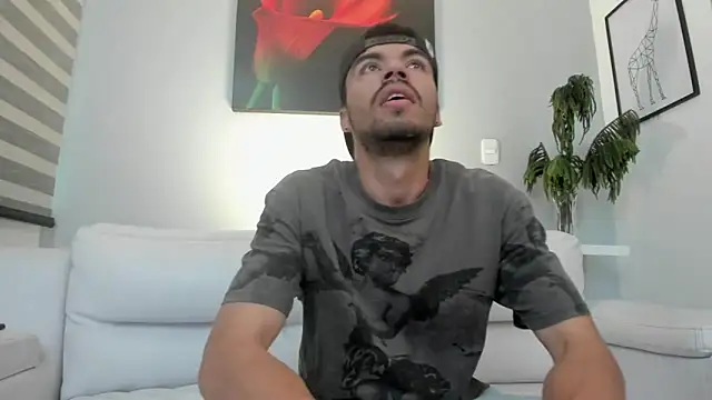 Snapshot of ZaynShadow chatting on 10.25.25 ZaynShadow online show from 10.25.25