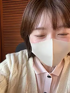 momo yuipu online show from 11.03.25