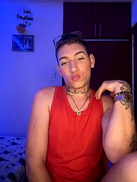 Snapshot of hotxxx_2012 chatting on 10.01.25 hotxxx 2012 online show from 10.01.25