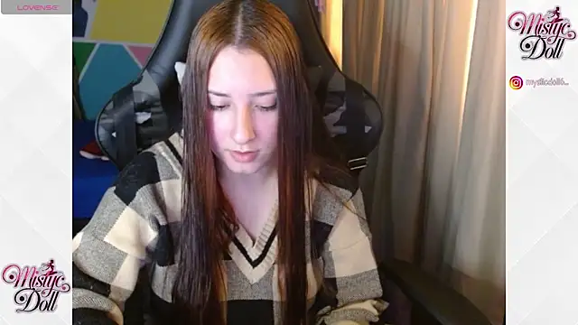 Snapshot of Mysticdoll69_ chatting on 10.02.25 Mysticdoll69  online show from 10.02.25