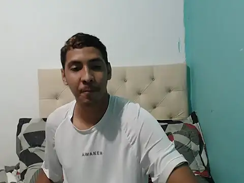 Snapshot of Kiarayalex chatting on 10.05.25 Kiarayalex online show from 10.05.25