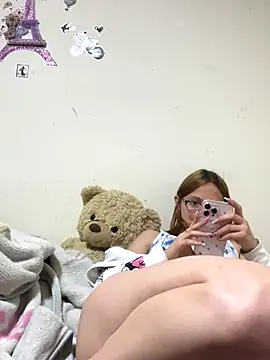 Snapshot of imariahot chatting on 10.10.25 imariahot online show from 10.10.25