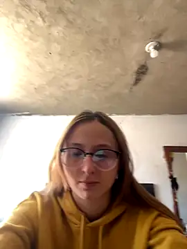 Snapshot of imariahot chatting on 10.15.25 imariahot online show from 10.15.25