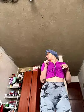 Snapshot of imariahot chatting on 10.24.25 imariahot online show from 10.24.25