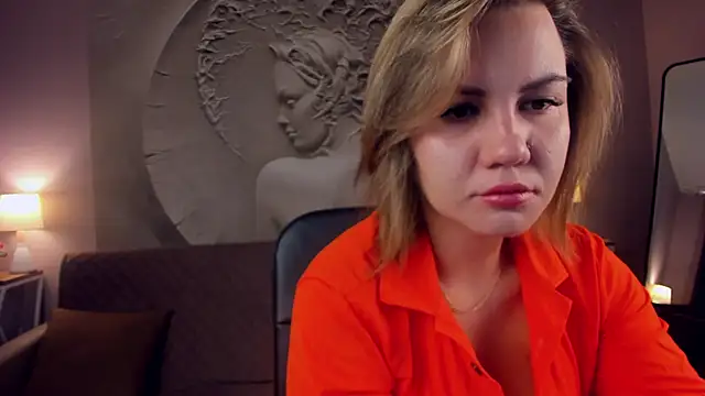 Snapshot of AriaEven chatting on 10.18.25 AriaEven online show from 10.18.25