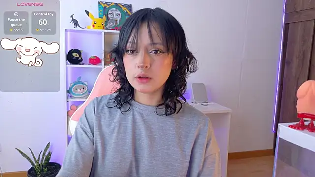 Sallie Doll online show from 10.04.25