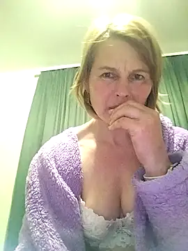 Snapshot of Masha412111 chatting on 04.22.26 Masha412111 online show from 04.22.26