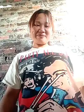 Snapshot of Suka_xx chatting on 10.17.25 Suka xx online show from 10.17.25