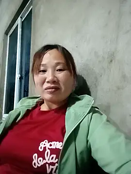 Snapshot of Suka_xx chatting on 10.23.25 Suka xx online show from 10.23.25