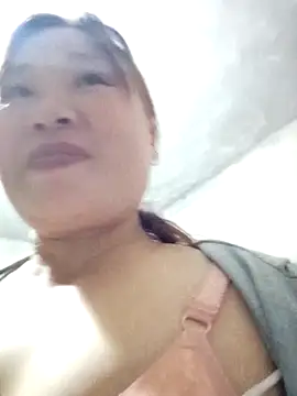 Snapshot of Suka_xx chatting on 10.25.25 Suka xx online show from 10.25.25