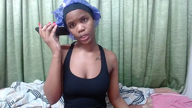 Snapshot of NaturalSlender6 chatting on 10.11.25 NaturalSlender6 online show from 10.11.25