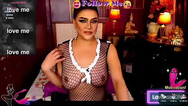 Snapshot of BombshellMARIA chatting on 10.03.25 BombshellMARIA online show from 10.03.25