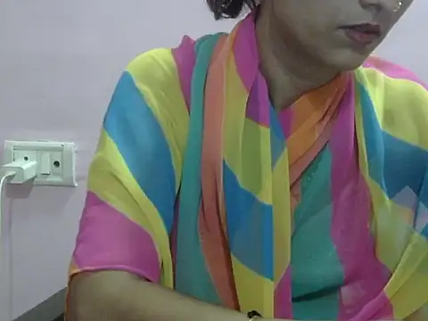 Snapshot of Laila_Cute chatting on 05.11.26 Laila Cute online show from 05.11.26
