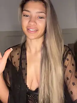 Honeyyyxo online show from 10.24.25