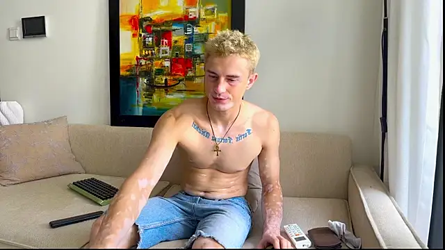 Snapshot of YummyGann chatting on 11.30.25 YummyGann online show from 11.30.25