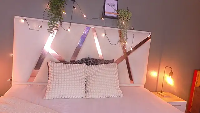 Snapshot of AmarisLenox__ chatting on 10.11.25 AmarisLenox   online show from 10.11.25