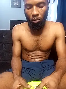 Snapshot of FreakyKaigrey chatting on 10.18.25 FreakyKaigrey online show from 10.18.25