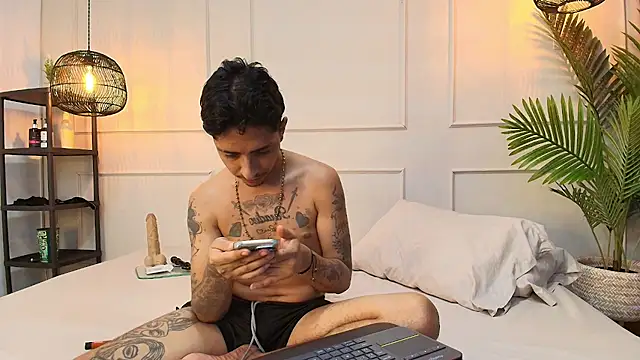 fkenneth macias online show from 10.21.25