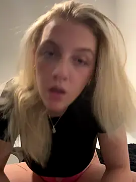 Snapshot of LucyLowbb chatting on 11.01.25 LucyLowbb online show from 11.01.25