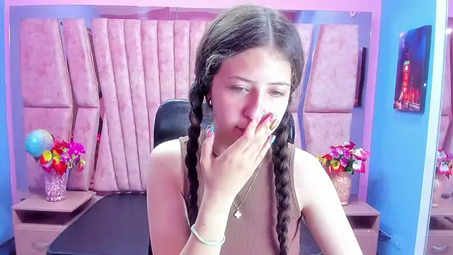 Snapshot of sarah_sweett_ chatting on 10.18.25 sarah sweett  online show from 10.18.25
