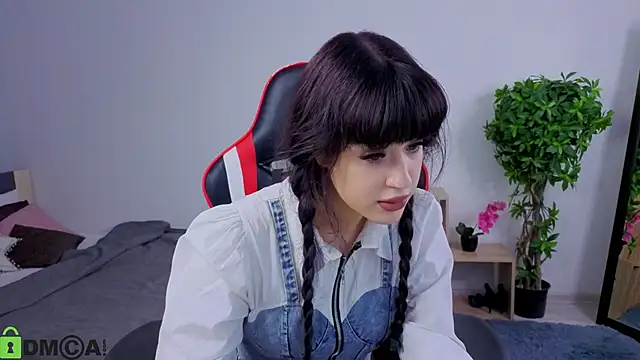 Snapshot of Erika_peach chatting on 10.04.25 Erika peach online show from 10.04.25