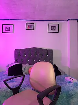 Snapshot of mitschellfox21 chatting on 10.05.25 mitschellfox21 online show from 10.05.25