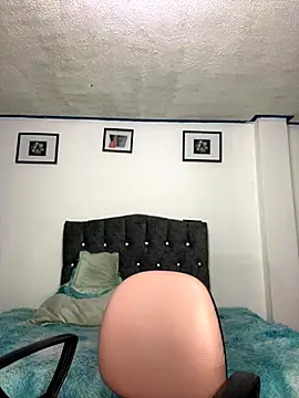 Snapshot of mitschellfox21 chatting on 10.11.25 mitschellfox21 online show from 10.11.25