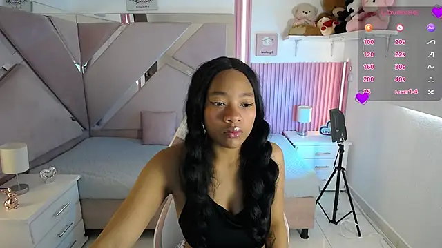 Snapshot of Charlotte_ebony_ chatting on 10.09.25 Charlotte ebony  online show from 10.09.25