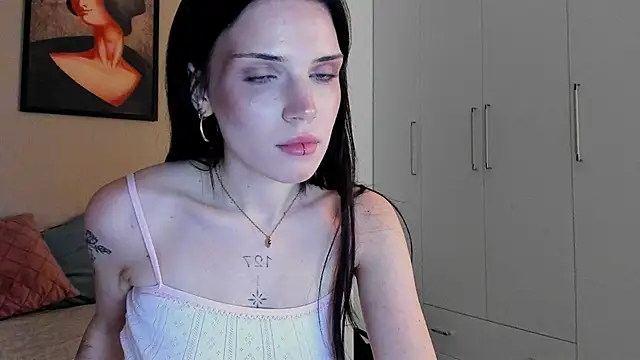 Snapshot of LuminaryLuxe chatting on 10.12.25 LuminaryLuxe online show from 10.12.25