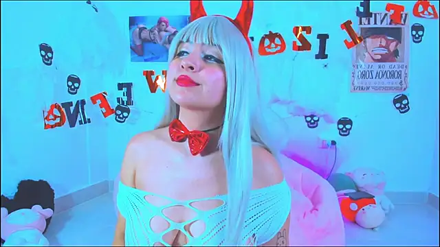 Snapshot of Miaengels_ chatting on 10.13.25 Miaengels  online show from 10.13.25