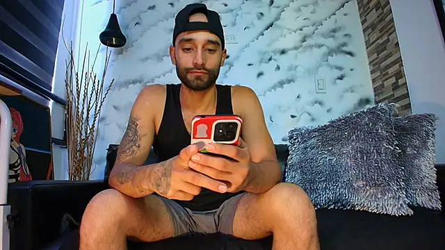 Snapshot of Max_Miller_S chatting on 10.04.25 Max Miller S online show from 10.04.25