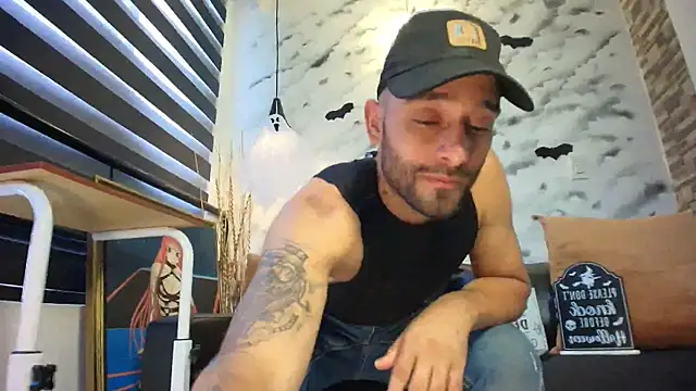 Snapshot of Max_Miller_S chatting on 10.22.25 Max Miller S online show from 10.22.25